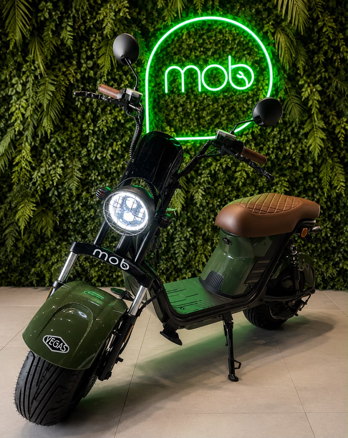 Scooter elétrica MOB Vegas no showroom de Sorocaba